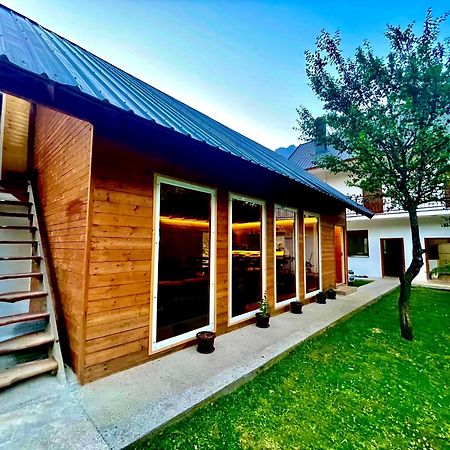 Lazer Cardaku Guesthouse ヴァルボナ エクステリア 写真