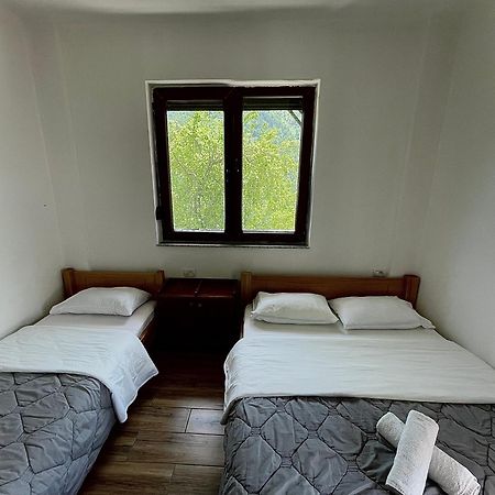 Lazer Cardaku Guesthouse ヴァルボナ エクステリア 写真