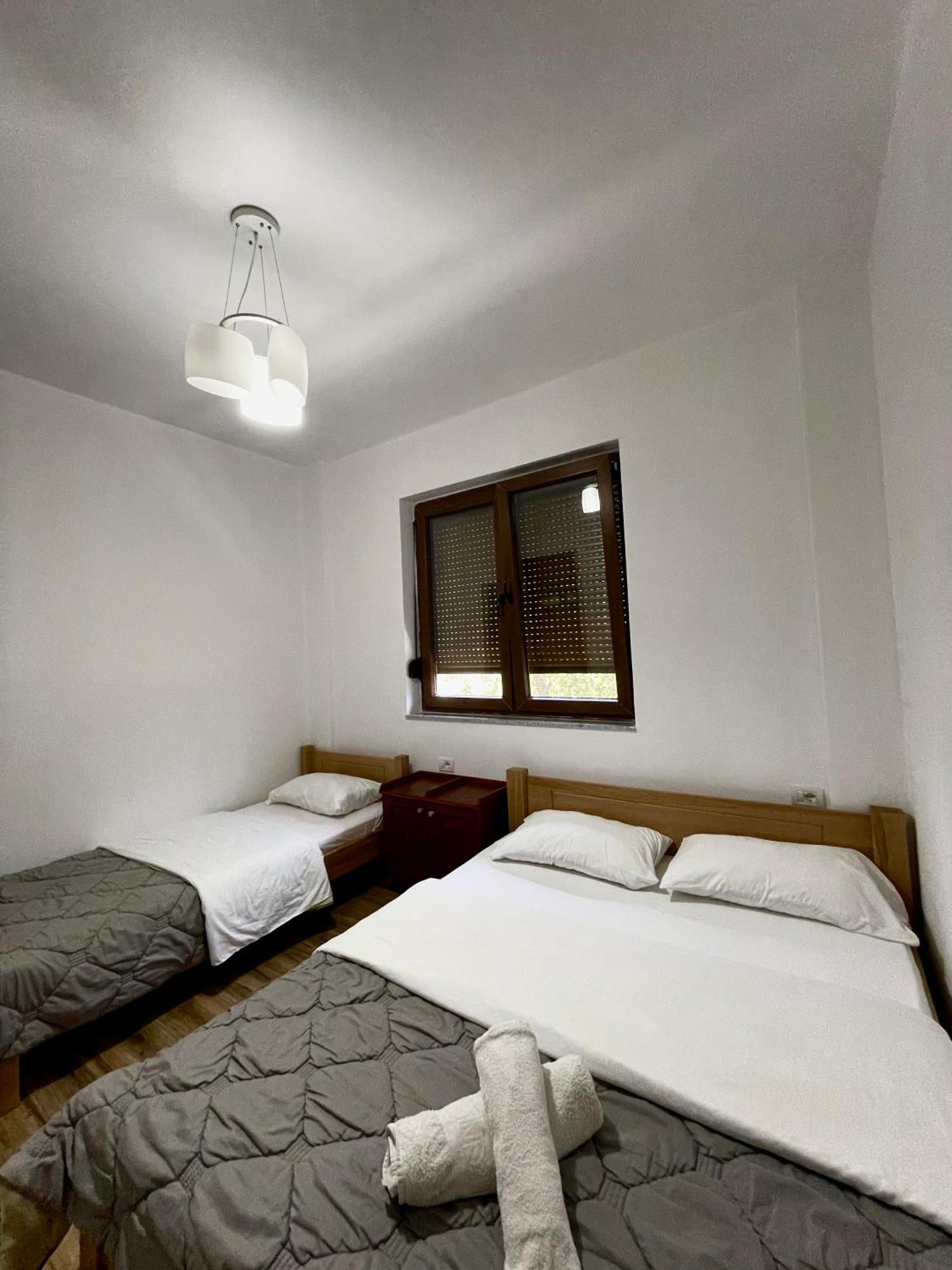 Lazer Cardaku Guesthouse ヴァルボナ エクステリア 写真