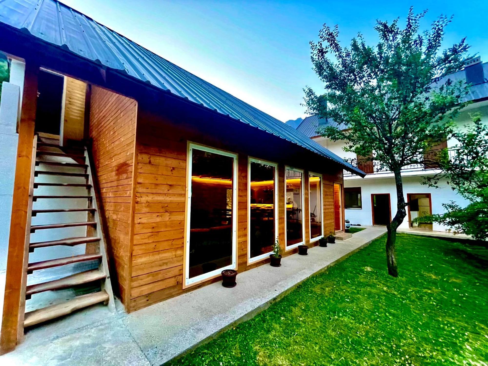 Lazer Cardaku Guesthouse ヴァルボナ エクステリア 写真