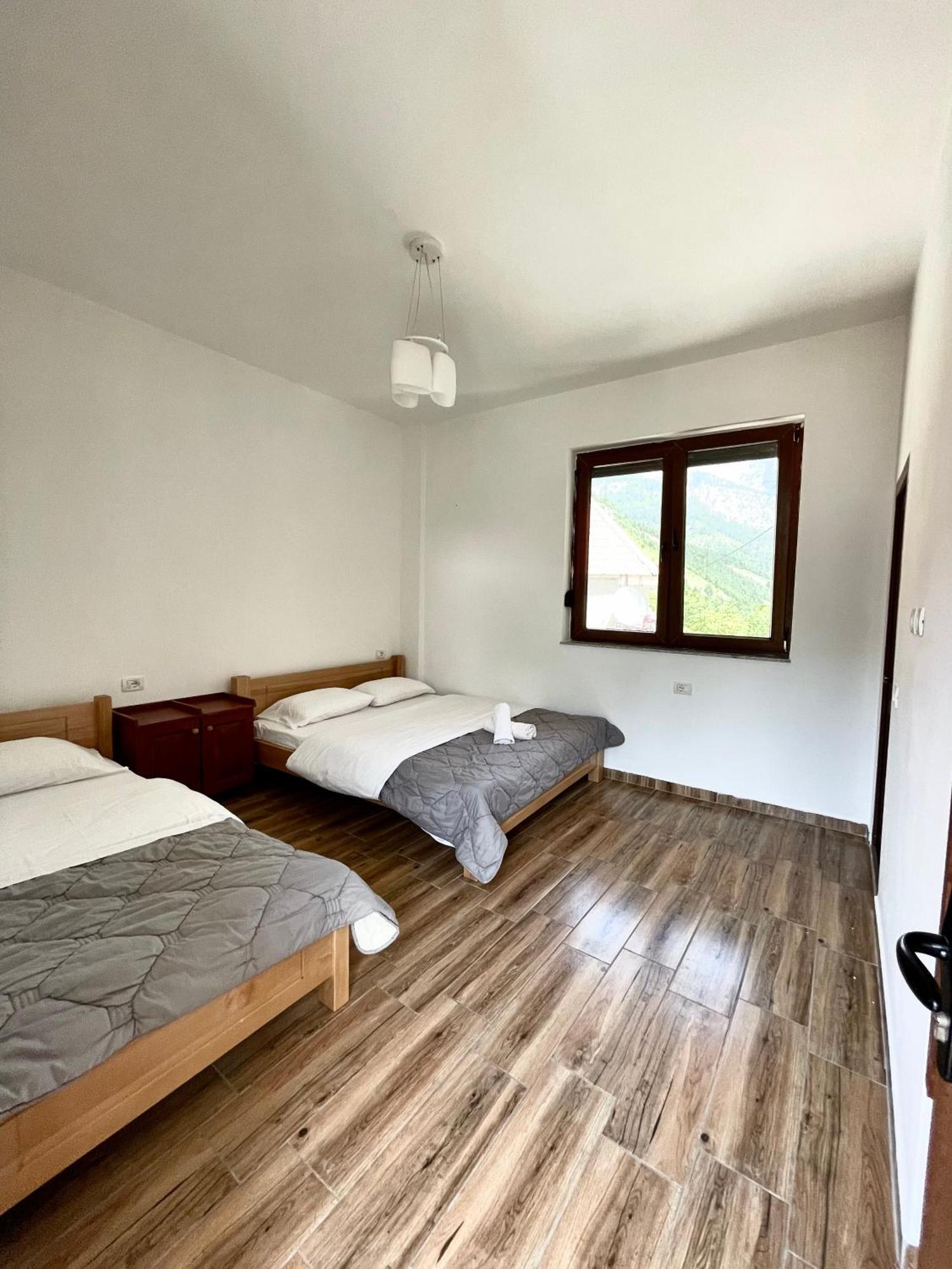 Lazer Cardaku Guesthouse ヴァルボナ エクステリア 写真