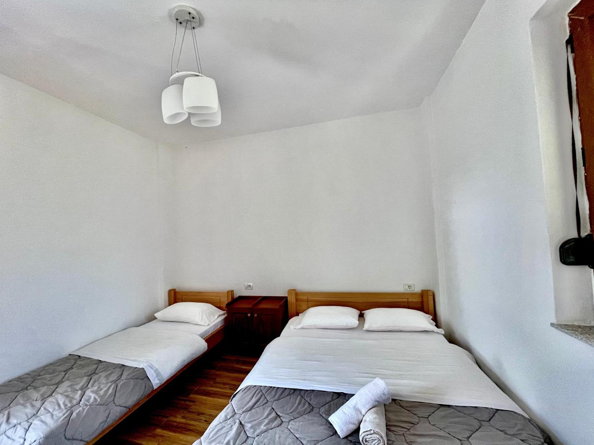 Lazer Cardaku Guesthouse ヴァルボナ エクステリア 写真