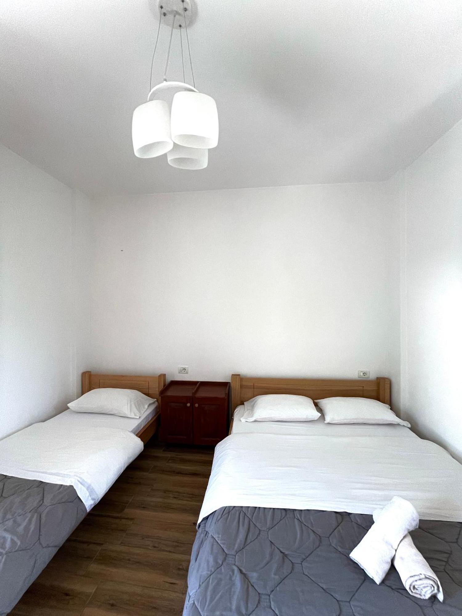 Lazer Cardaku Guesthouse ヴァルボナ エクステリア 写真