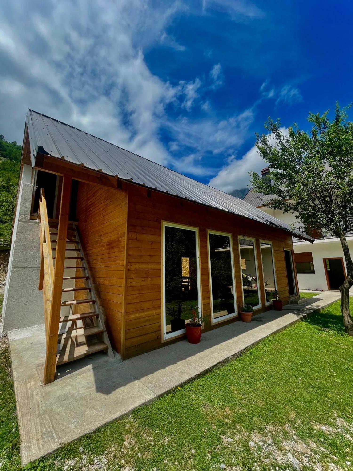 Lazer Cardaku Guesthouse ヴァルボナ エクステリア 写真