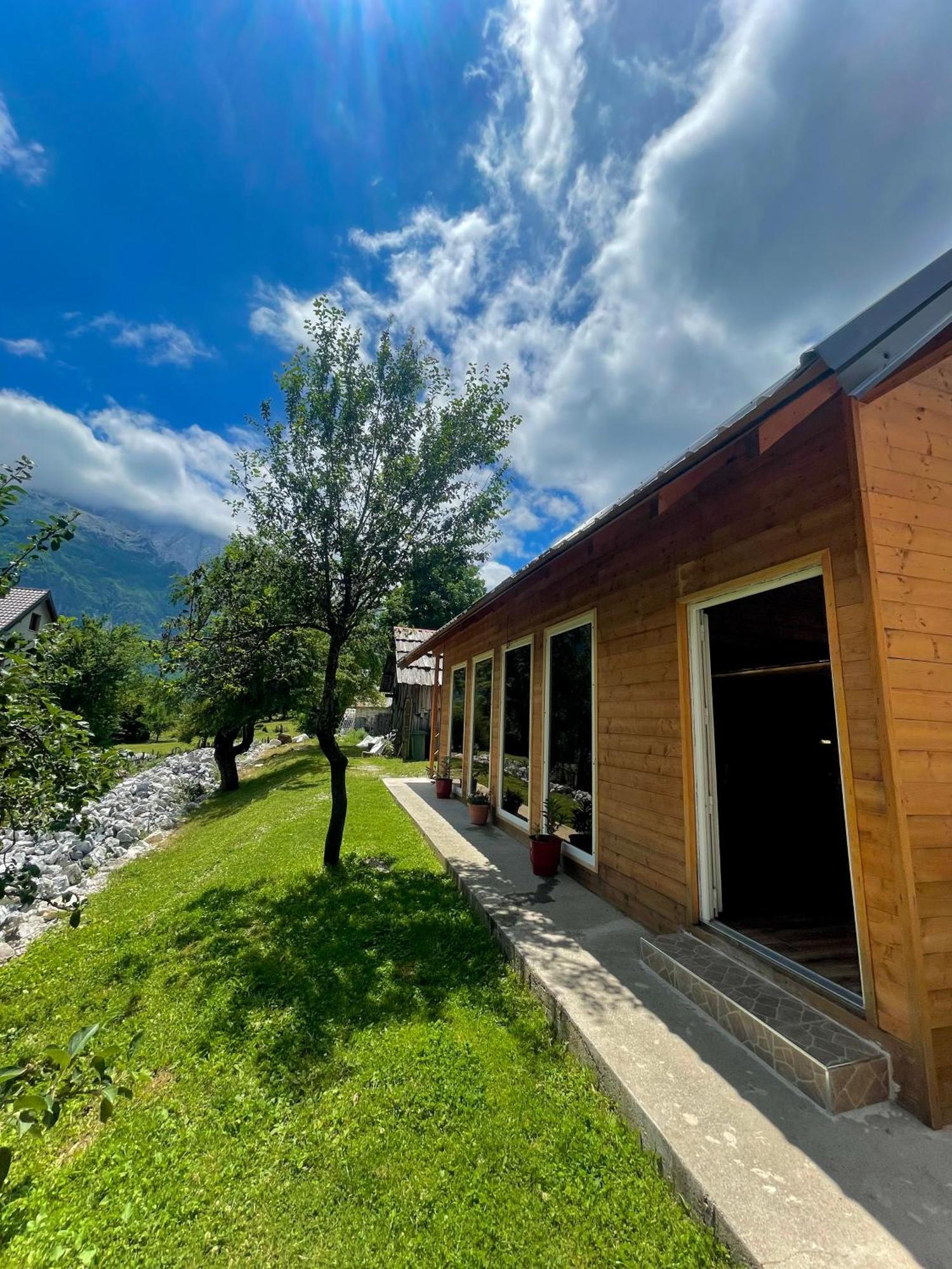 Lazer Cardaku Guesthouse ヴァルボナ エクステリア 写真