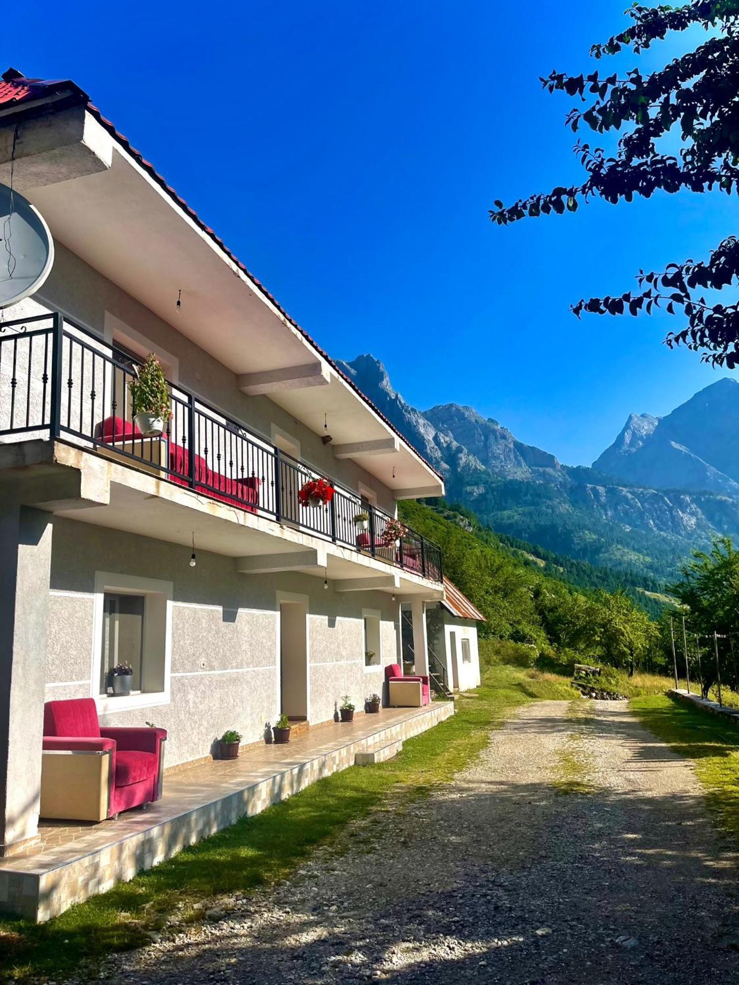 Lazer Cardaku Guesthouse ヴァルボナ エクステリア 写真